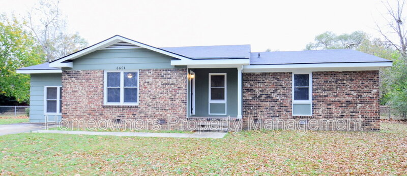 Fayetteville House: 6604 Bonnie Bell Ln