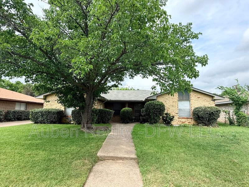 Irving House: 1413 Blackwell Drive