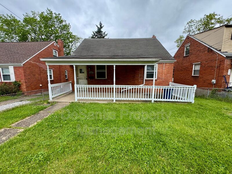 Pittsburgh House: 614 Ridgemont Drive