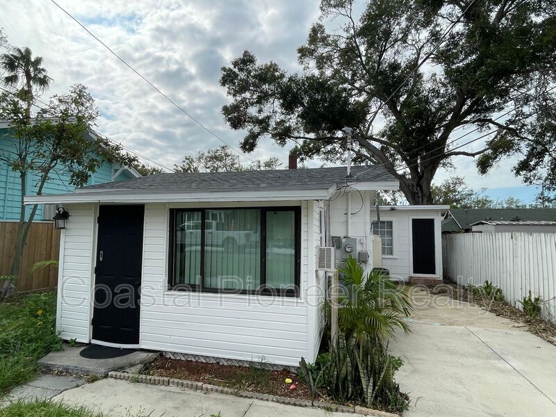 Clearwater House: 602 S Prospect Ave