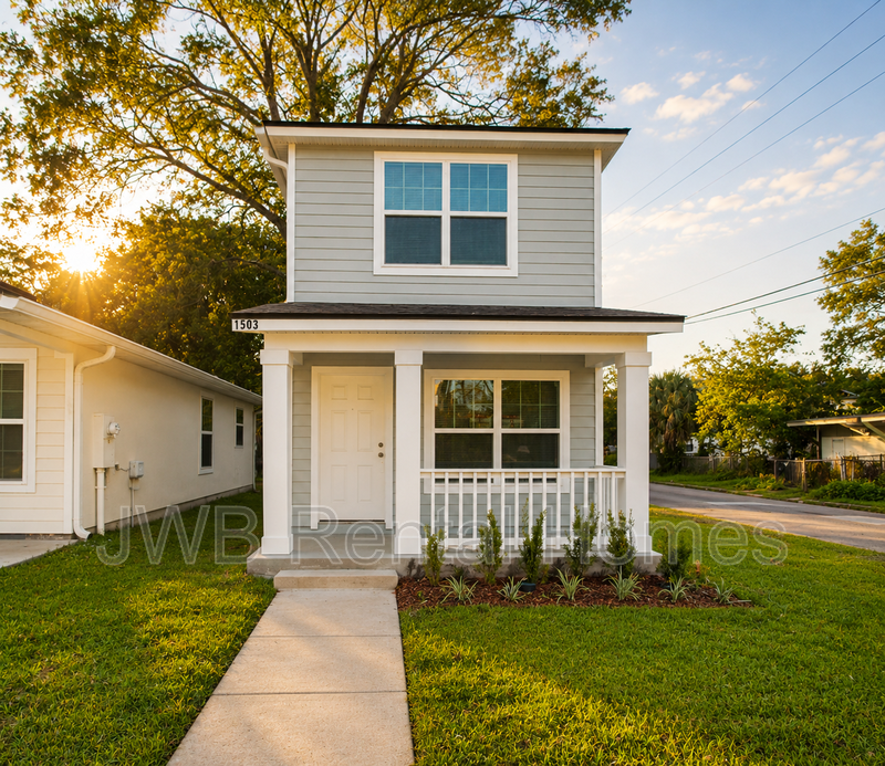 Jacksonville House: 1503 6th St W