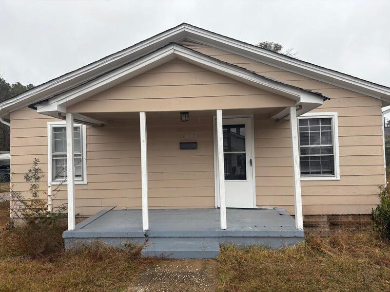 Hope Mills House: 4085 Porter Street