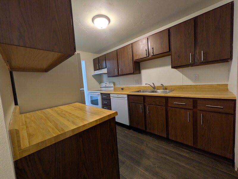Two Rivers Condo: 1818 School Street - c
