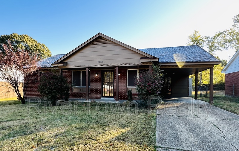 Southaven House: 8386 Booneville Dr