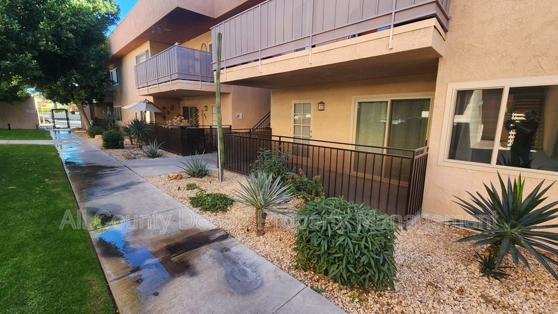Palm Springs Condo: 400 N. Sunrise Way