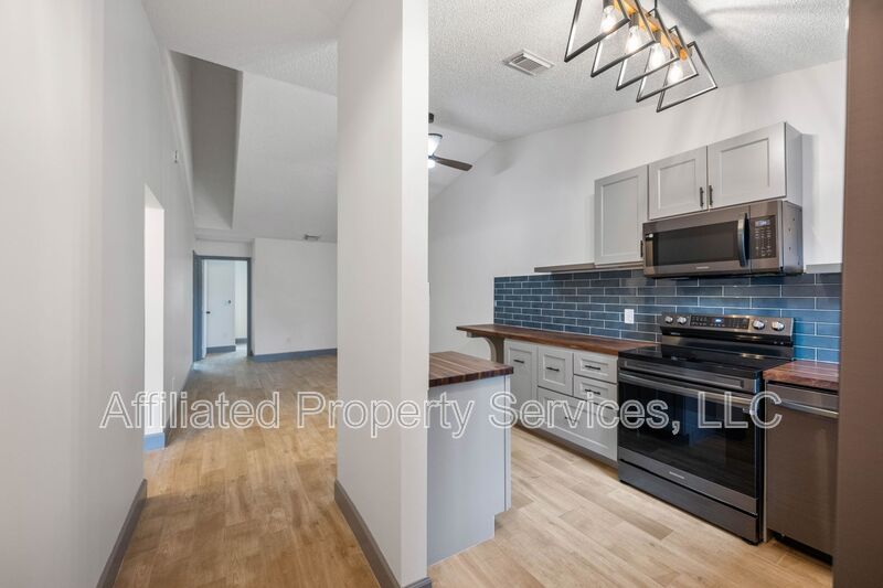 5214 Stacy Street Unit 10
