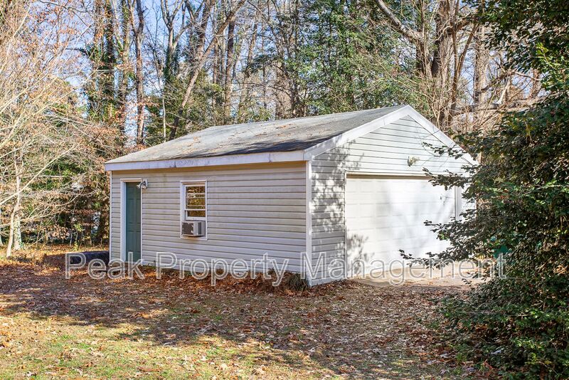 Sandston House: 4708 Gaardahl Drive