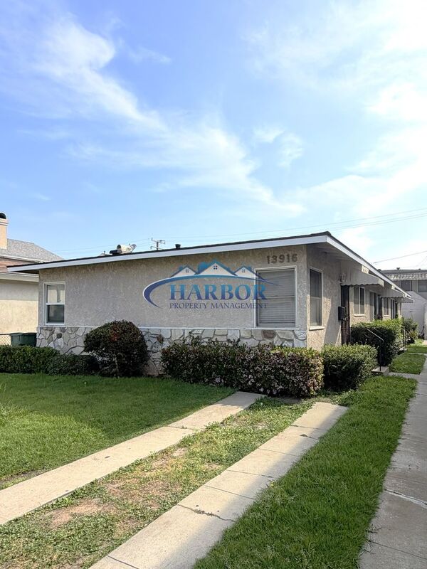 Hawthorne House: 13916 Hawthorne Way