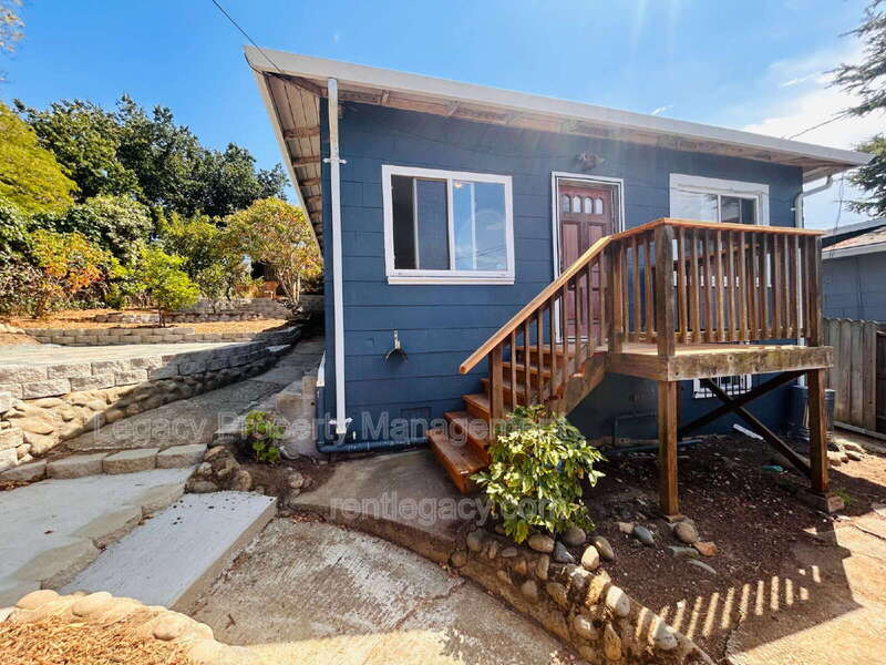 Crockett House: 653 Alhambra Street