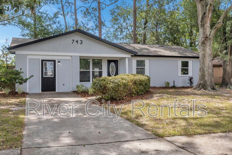 Jacksonville House: 743 Trambley Drive E