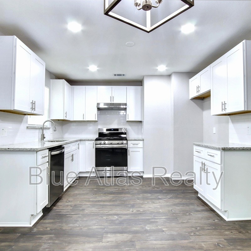 Watauga House: 5713 Bowling Drive