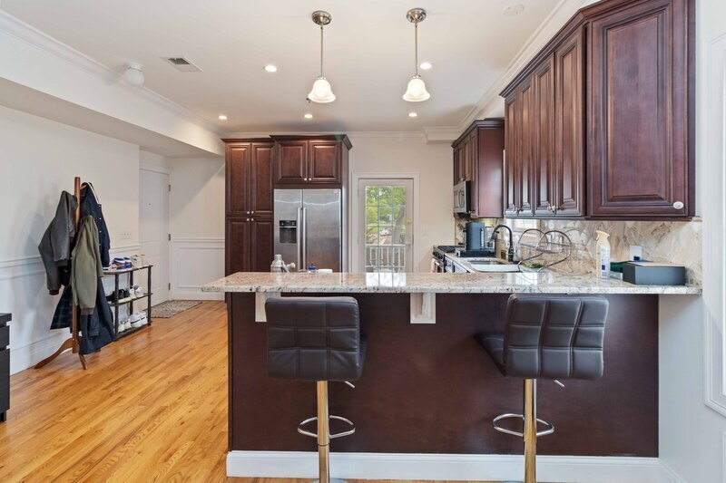 Madison Condo: 14 Elmer St
