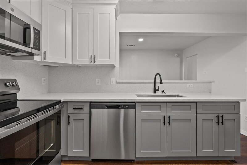 Dickinson Townhome: 2114 Roatan Calle