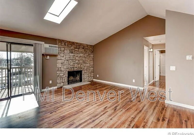 Lakewood House: 381 S Ames St