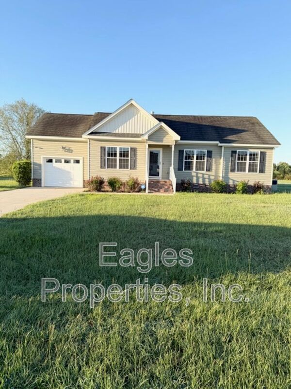 LaGrange House: 200 Labrador Ct.