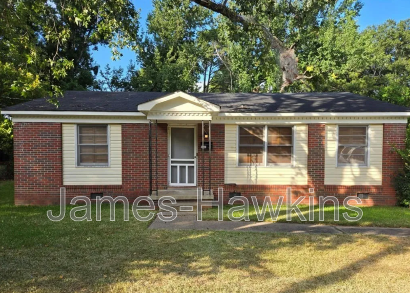 Montgomery House: 3347 Bedford Ln, Montgomery, AL 36109