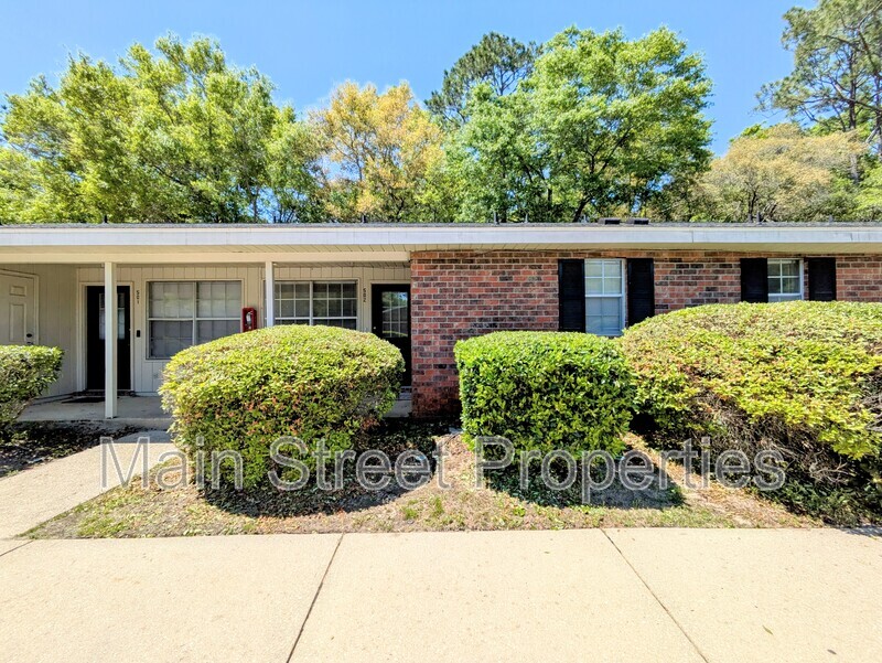 Milton Condo: 6288 Hamilton Bridge Road