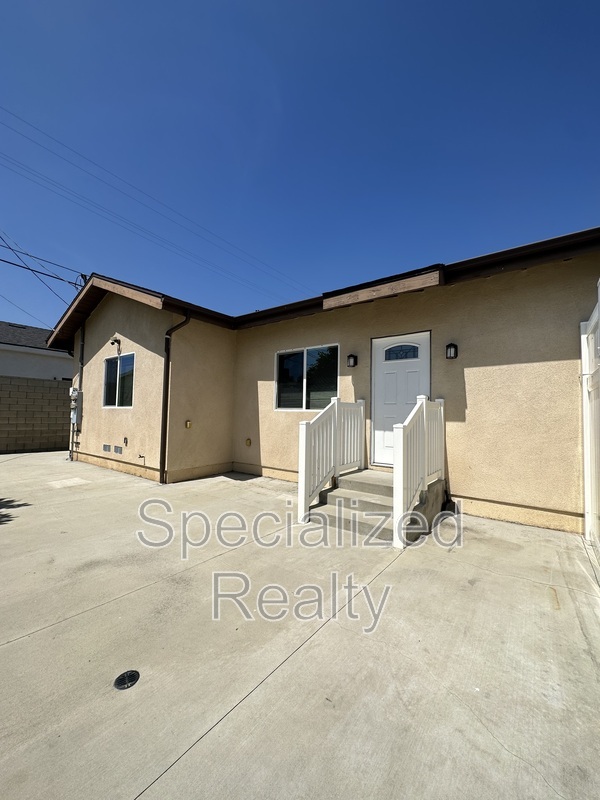 North Hollywood House: 6221 Elmer Avenue