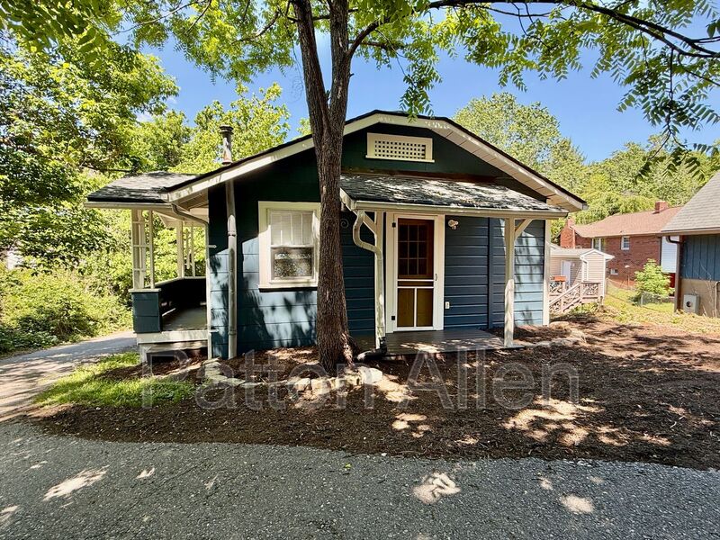 Asheville House: 15.5 Wamboldt Ave