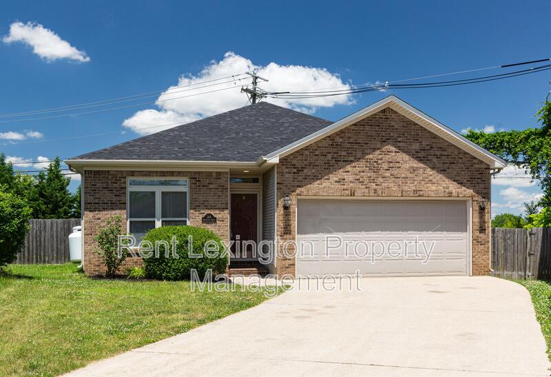 Lexington House: 749 Whispering Brook Trce