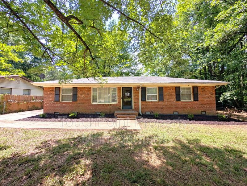 Charlotte House: 1000 Claremont Rd