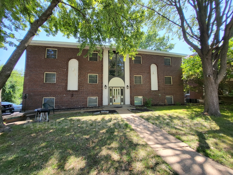 Maplewood Condo: 2624 Roseland Terrace