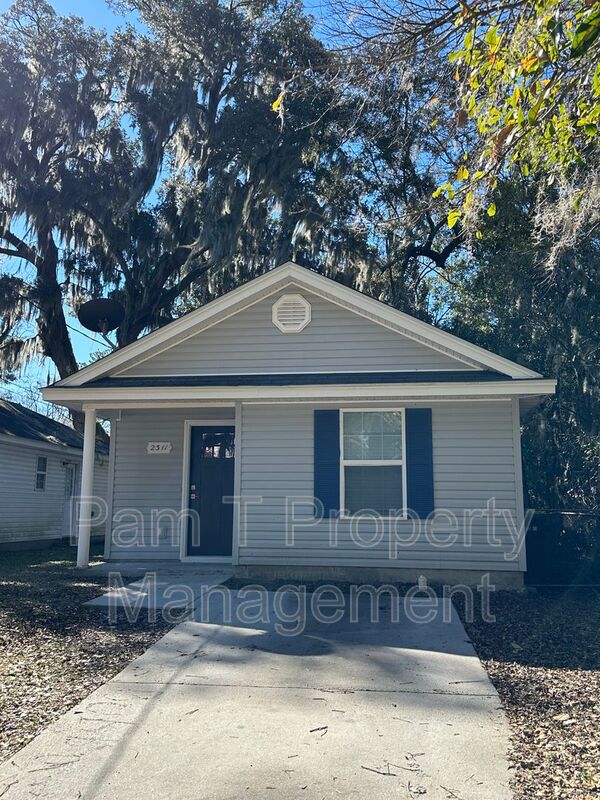 Savannah House: 2311 Tennessee Ave