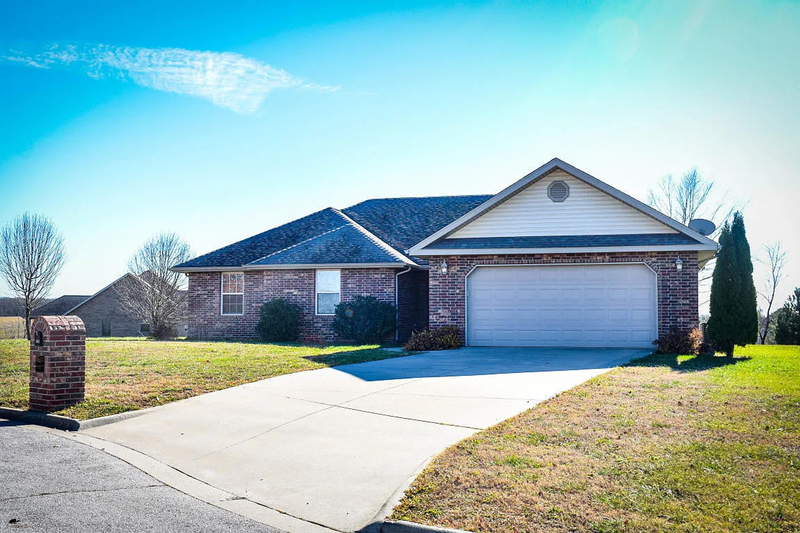 Rogersville House: 505 Falcon Heights