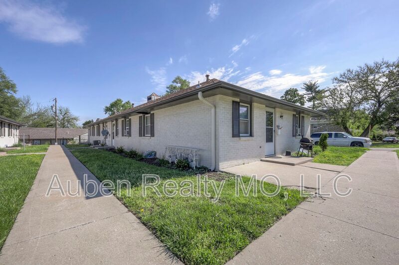 Kansas City Condo: 3143 Puckett Rd - 3141