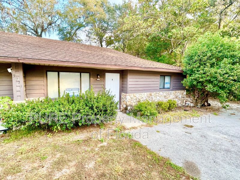 Ocala House: 3721 NE 41st St