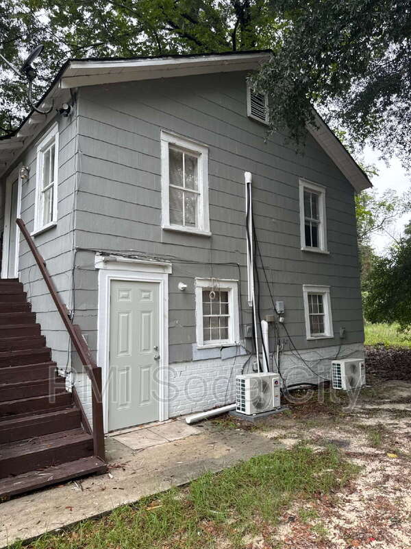 Kingstree Condo: 211 E Brooks St