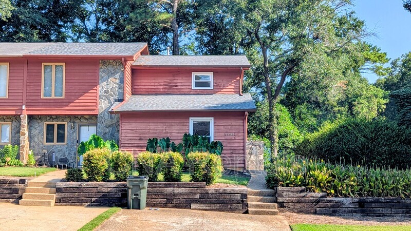 Smyrna Townhome: 1725 Wynndowne Trail