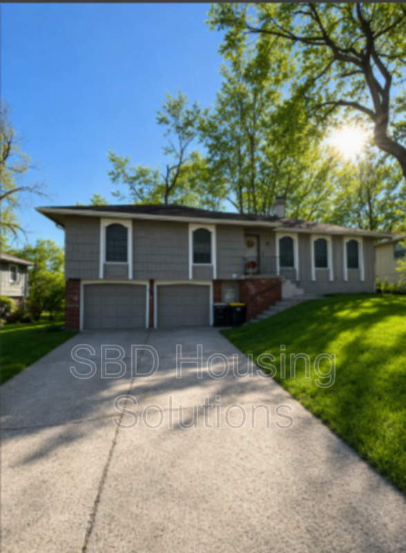 Kansas City House: 7617 E 100th St