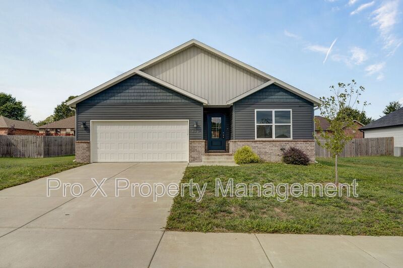 Republic House: 473 S Michelle Ave