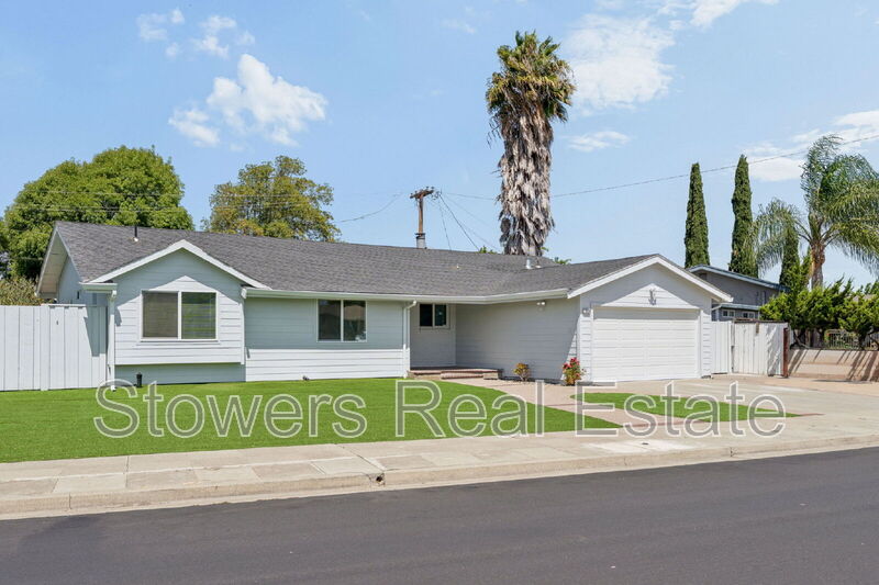 Dublin House: 7608 Canterbury Ln