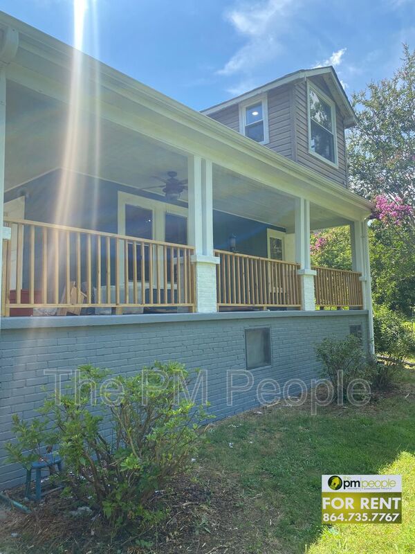 Easley House: 123 Oneal Rd.