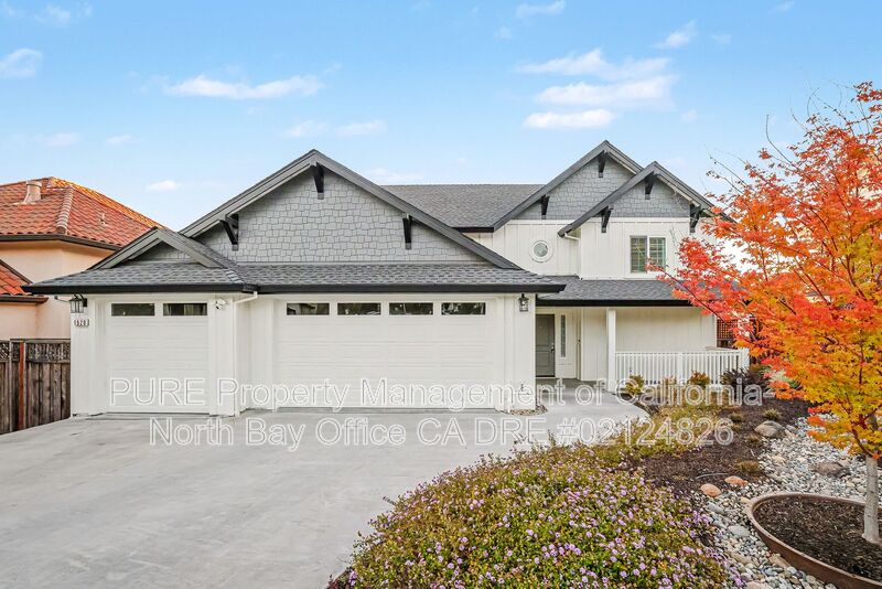 Santa Rosa House: 1920 Fountainview Cir