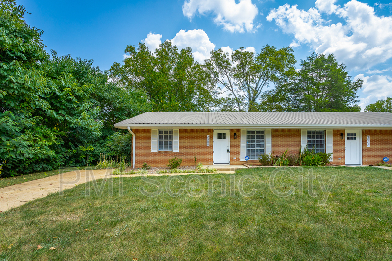 Chattanooga House: 2508 Woodfin Ave