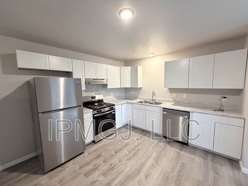 Clifton House: 3246 Downey Court - 4
