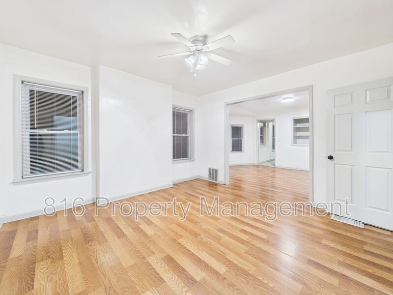 KANSAS CITY Condo: 2710 Park Ave