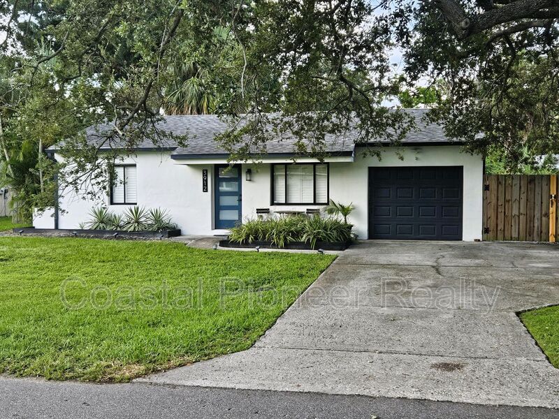 Tampa House: 3912 W Bay View Ave