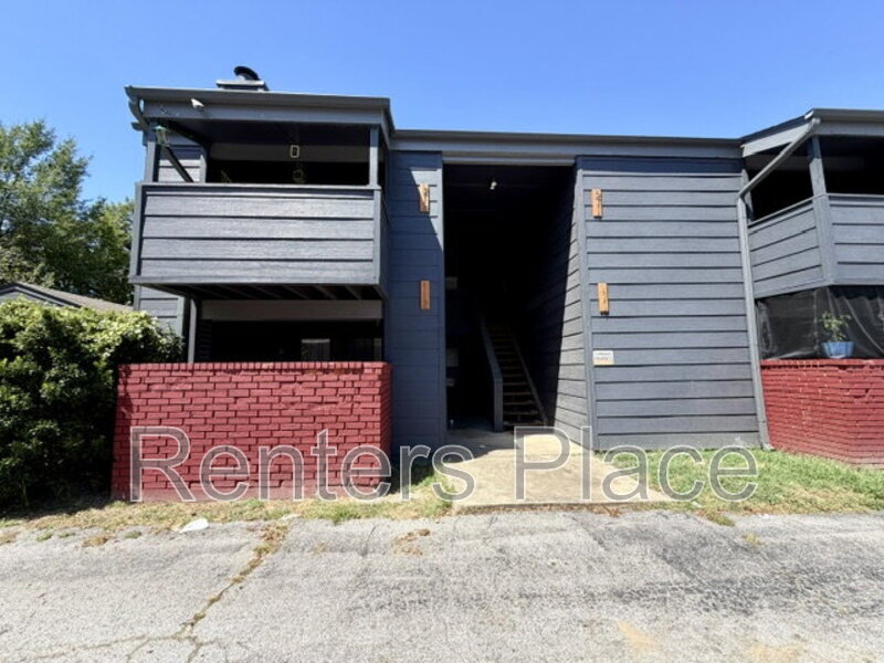 Tulsa House: 1207 South Quaker Avenue