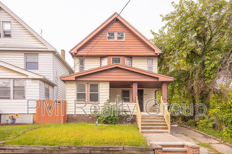 Cleveland House: 888 Evangeline Rd