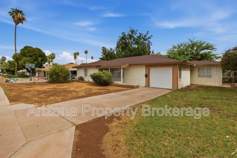 Phoenix House: 4640 E. Oak St.