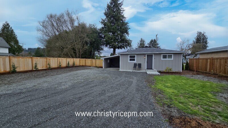 Carnation Condo: 31721 W Commercial St