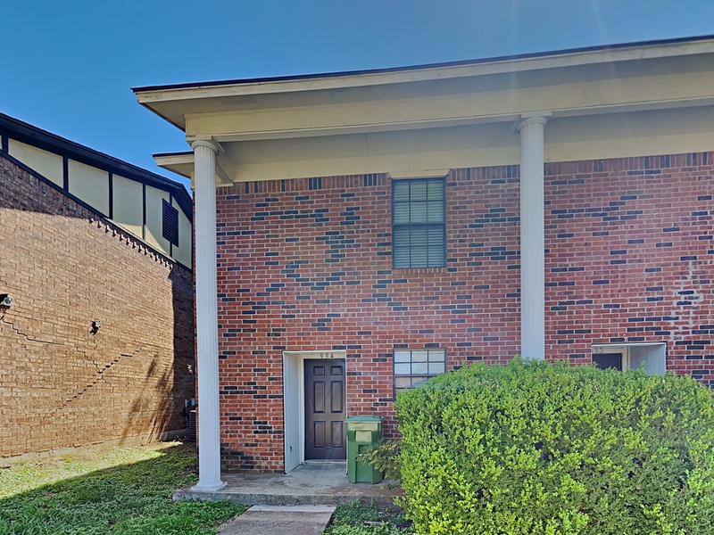 Arlington House: 934 Southmoor Dr