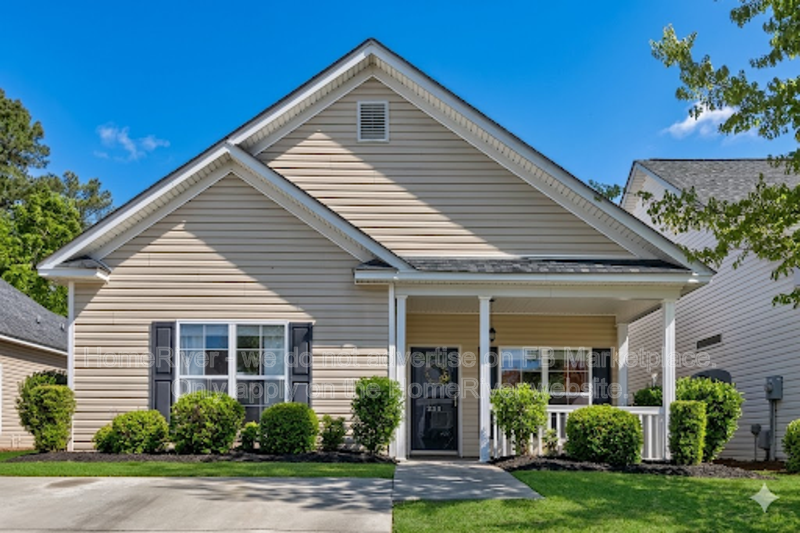 Columbia House: 220 Windsor Trace Dr