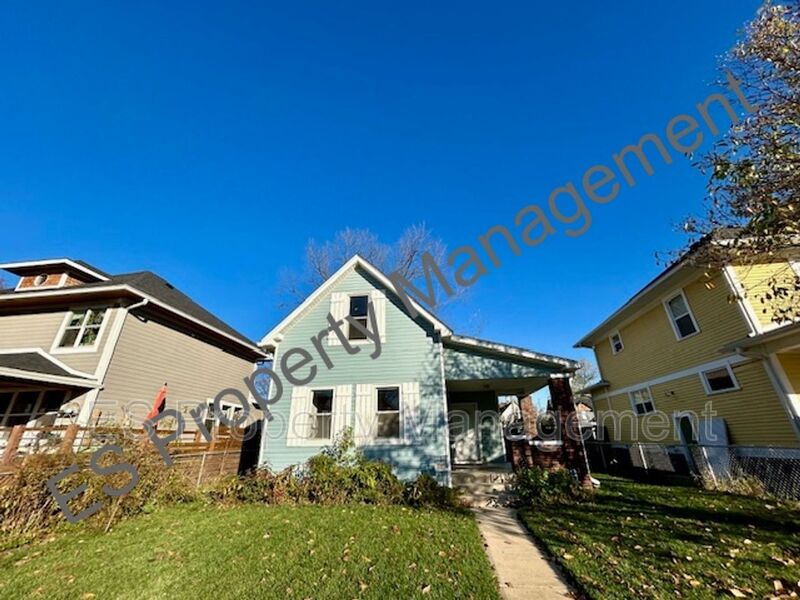 Beautiful and Spacious 4 Bedroom, 2.5 Bathroom home.  - Photo 2