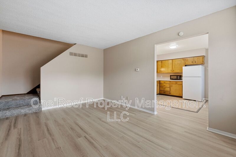 Harrisonville Townhome: 701 Linwood Dr.