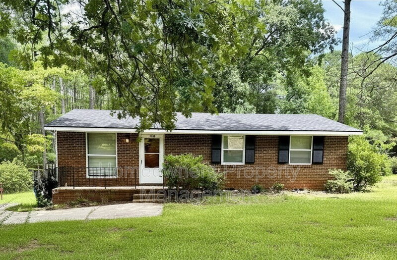 Fayetteville House: 2346 Lake Ave